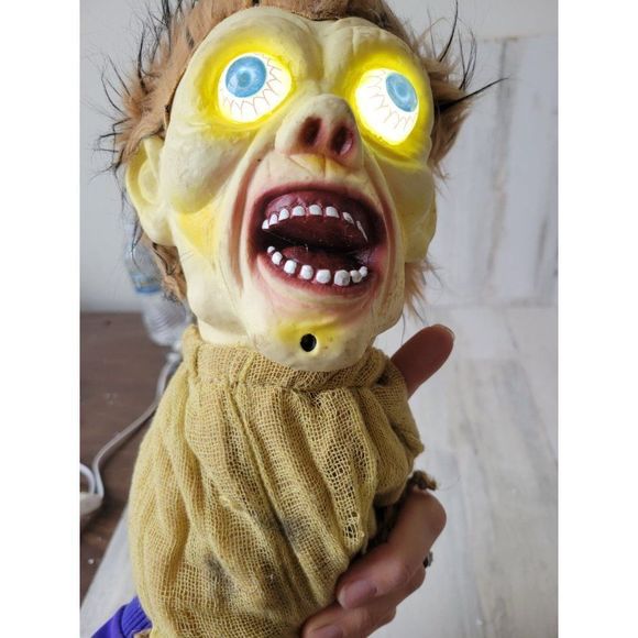 Gemmy zombie body bag animated light up Halloween prop home decor lawn - Picture 7 of 9